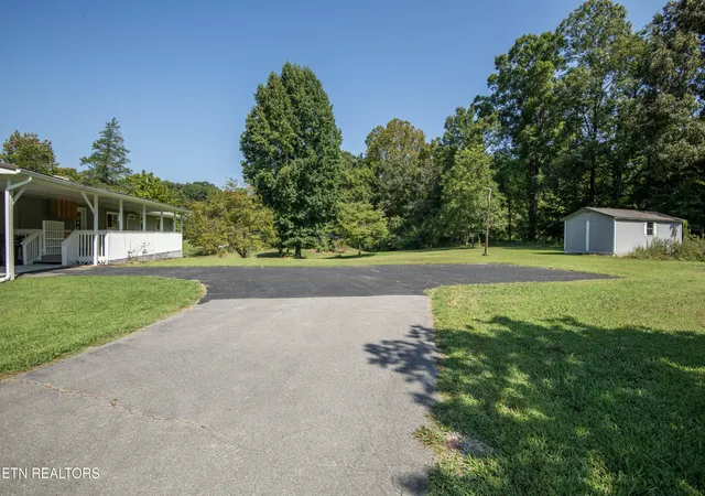 Photo 4 of Single family home for sale at 940 Riley Dr, Lenoir City, TN 37771 | MLS# 1354173 | Listing updated on 2026-09-14