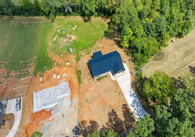 Photo 3 of Single family home for sale at 6221 Bingham Ln, Maryville, TN 37801 | MLS# 1354553 | Listing updated on 2026-09-17