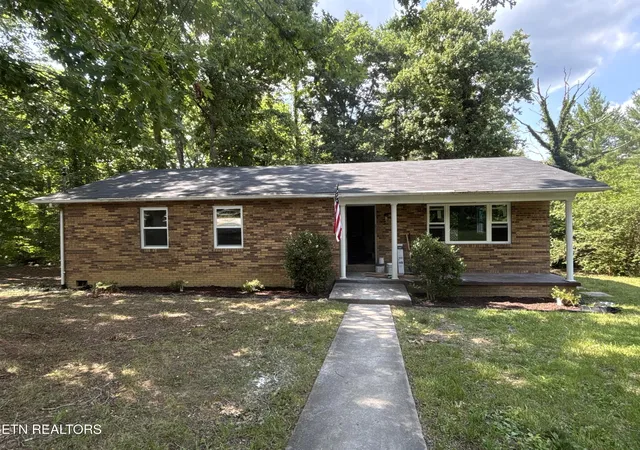 Photo 2 of Single family home for sale at 720 Poplar Ln, Winfield, TN 37892 | MLS# 1354010 | Listing updated on 2026-09-16