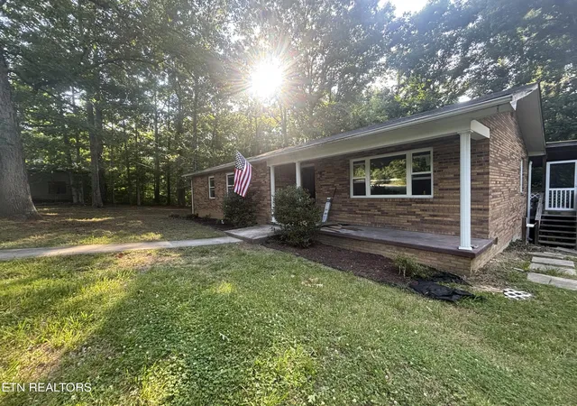 Photo 3 of Single family home for sale at 720 Poplar Ln, Winfield, TN 37892 | MLS# 1354010 | Listing updated on 2026-09-16