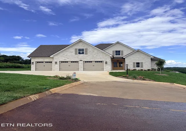 Photo 3 of Single family home for sale at 330 French Vineyard Ln, Knoxville, TN 37923 | MLS# 1354166 | Listing updated on 2026-09-03