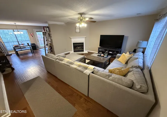 Photo 2 of Single family home for sale at 437 S Gallaher View Rd #13, Knoxville, TN 37919 | MLS# 1353987 | Listing updated on 2026-09-01