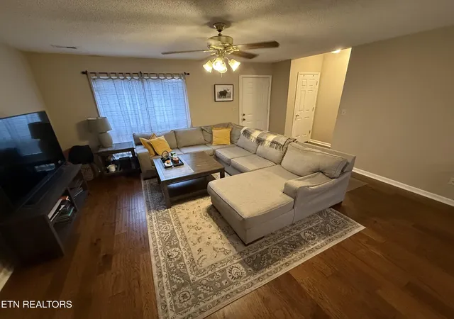 Photo 3 of Single family home for sale at 437 S Gallaher View Rd #13, Knoxville, TN 37919 | MLS# 1353987 | Listing updated on 2026-09-01