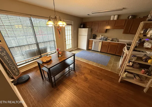 Photo 3 of Single family home for sale at 437 S Gallaher View Rd #13, Knoxville, TN 37919 | MLS# 1353987 | Listing updated on 2026-09-01