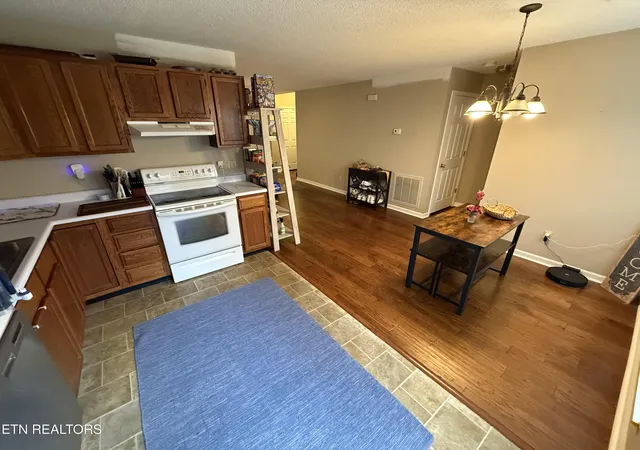Photo 4 of Single family home for sale at 437 S Gallaher View Rd #13, Knoxville, TN 37919 | MLS# 1353987 | Listing updated on 2026-09-01