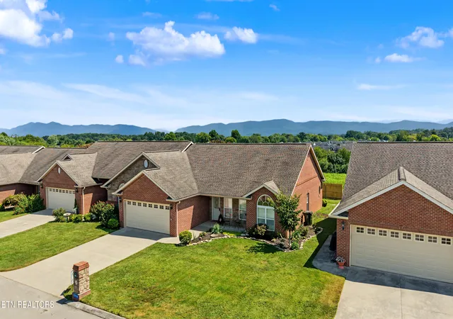 Photo 2 of Sale Pending at 2704 Manassas Dr #2, Maryville, TN 37804 | MLS# 1354138 | Listing updated on 2026-09-19