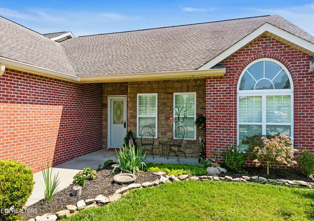 Photo 3 of Sale Pending at 2704 Manassas Dr #2, Maryville, TN 37804 | MLS# 1354138 | Listing updated on 2026-09-19