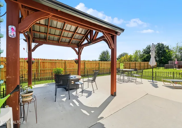 Photo 3 of Sale Pending at 2704 Manassas Dr #2, Maryville, TN 37804 | MLS# 1354138 | Listing updated on 2026-09-19