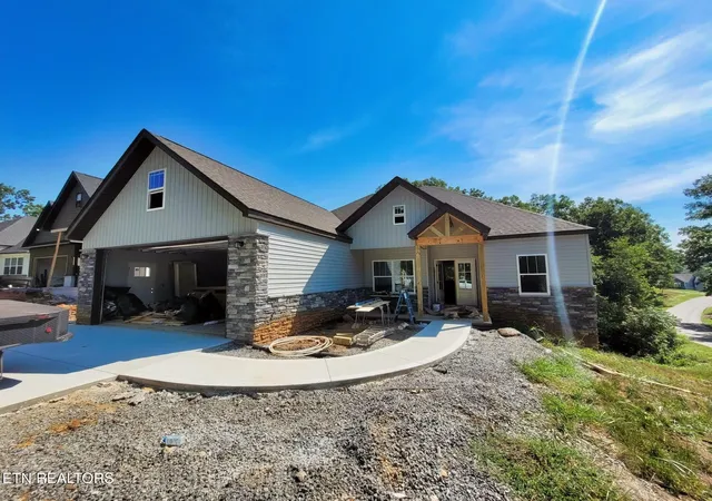 Photo 1 of Single family home for sale at 101 Odali Ln, Loudon, TN 37774 | MLS# 1354093 | Listing updated on 2026-09-05