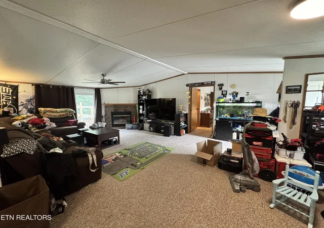 Photo 3 of Single family home for sale at 102 Loggers Ln, Clinton, TN 37716 | MLS# 1354813 | Listing updated on 2026-10-03