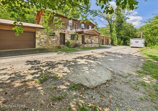 Photo 2 of Single family home for sale at 1924 Fugate St, Tazewell, TN 37879 | MLS# 1354319 | Listing updated on 2026-10-08