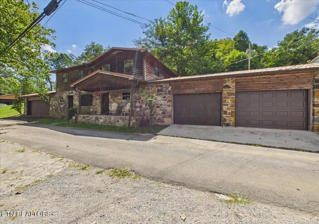 Photo 3 of Single family home for sale at 1924 Fugate St, Tazewell, TN 37879 | MLS# 1354319 | Listing updated on 2026-10-08