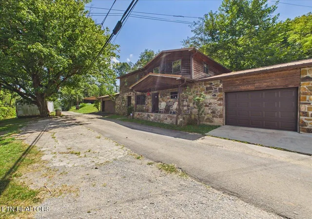 Photo 4 of Single family home for sale at 1924 Fugate St, Tazewell, TN 37879 | MLS# 1354319 | Listing updated on 2026-10-23