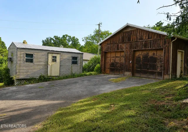 Photo 2 of Single family home for sale at 4843 Big Springs Rd, Friendsville, TN 37737 | MLS# 1354494 | Listing updated on 2026-09-04