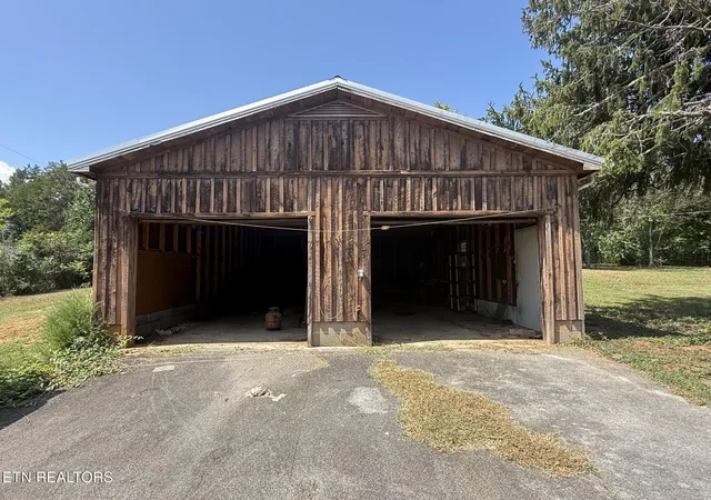 Photo 3 of Single family home for sale at 4843 Big Springs Rd, Friendsville, TN 37737 | MLS# 1354494 | Listing updated on 2026-09-04