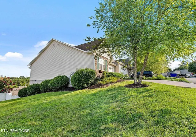 Photo 3 of Sale Pending at 6334 Sky Song Ln, Knoxville, TN 37914 | MLS# 1354081 | Listing updated on 2026-09-08