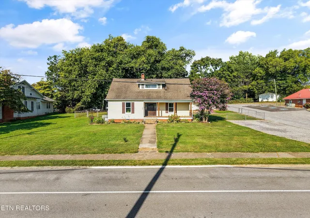 Photo 2 of Single family home for sale at 708 Ward Ave, Loudon, TN 37774 | MLS# 1354056 | Listing updated on 2026-09-06