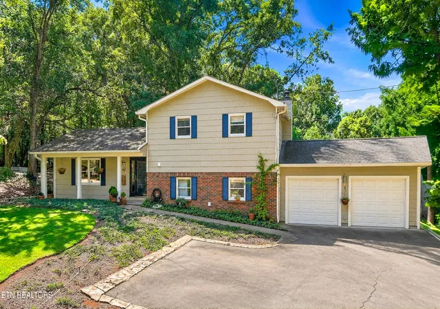 Photo 1 of Single family home for sale at 809 Virginia Dr, Maryville, TN 37803 | MLS# 1354404 | Listing updated on 2026-09-24