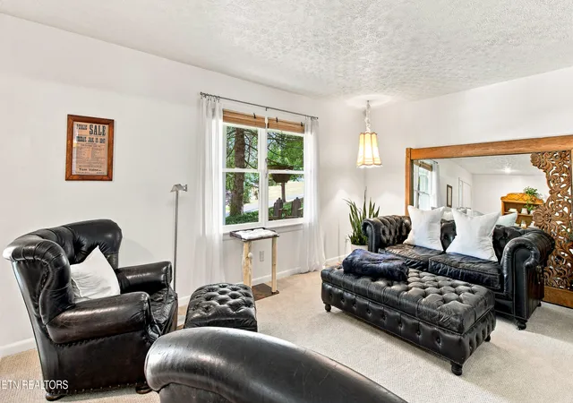 Photo 3 of Single family home for sale at 809 Virginia Dr, Maryville, TN 37803 | MLS# 1354404 | Listing updated on 2026-09-24