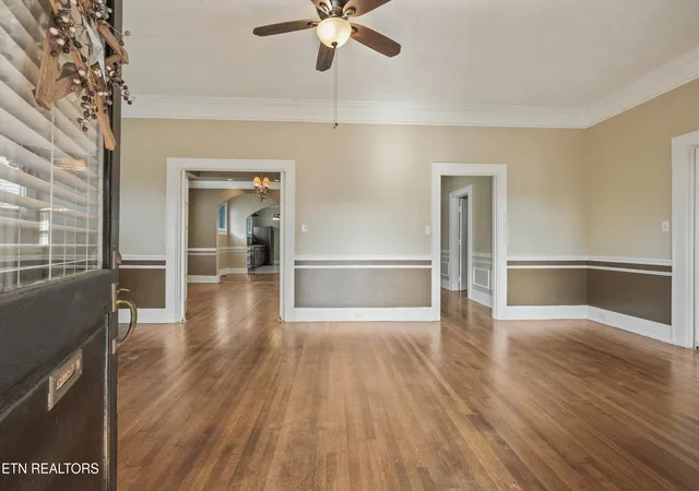 Photo 3 of Sale Pending at 518 N Main St, Clinton, TN 37716 | MLS# 1354156 | Listing updated on 2026-09-30