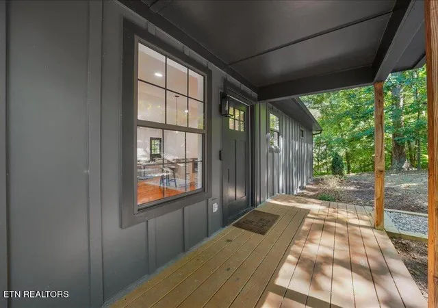 Photo 4 of Sale Pending at 1794 Lakeland Dr, Lenoir City, TN 37772 | MLS# 1355017 | Listing updated on 2026-09-14