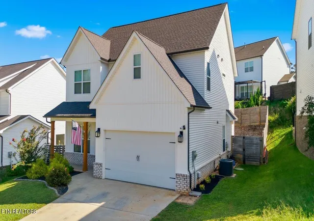 Photo 2 of Single family home for sale at 10841 Snowfall Ln, Knoxville, TN 37931 | MLS# 1354096 | Listing updated on 2026-09-15