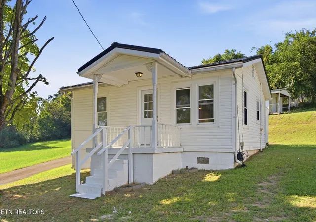 Photo 2 of Sale Pending at 1433 Dogwood St, Morristown, TN 37814 | MLS# 1355762 | Listing updated on 2026-10-02