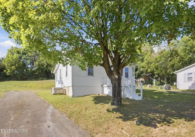 Photo 3 of Sale Pending at 1433 Dogwood St, Morristown, TN 37814 | MLS# 1355762 | Listing updated on 2026-10-02