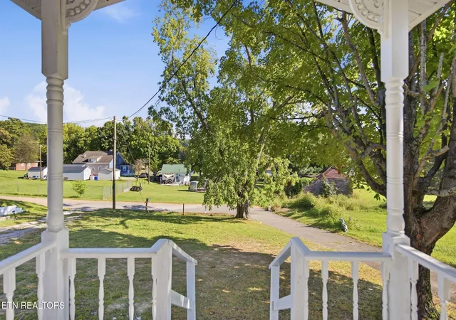 Photo 3 of Sale Pending at 1433 Dogwood St, Morristown, TN 37814 | MLS# 1355762 | Listing updated on 2026-10-02
