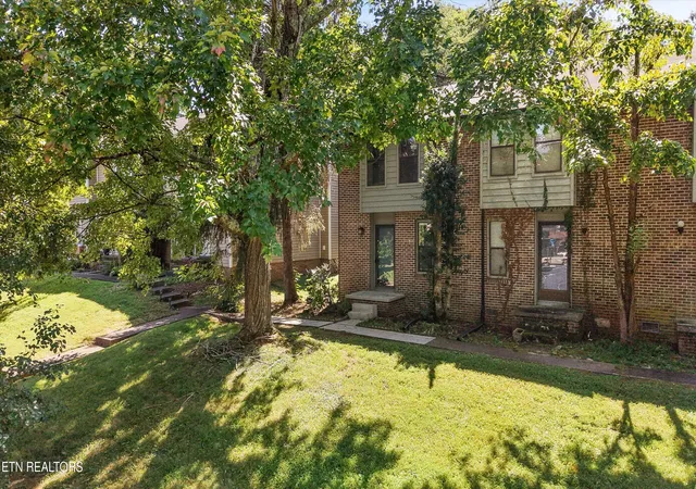 Photo 2 of Condo for sale at 617 Idlewood #D, Knoxville, TN 37923 | MLS# 1355157 | Listing updated on 2026-09-11