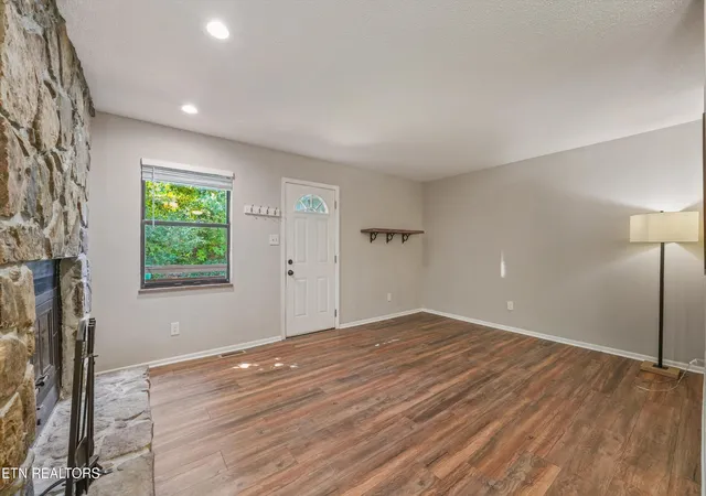 Listing Photo 4 - Condo for sale in building located at 617 Idlewood, Knoxville, TN 37923 - Unit #D