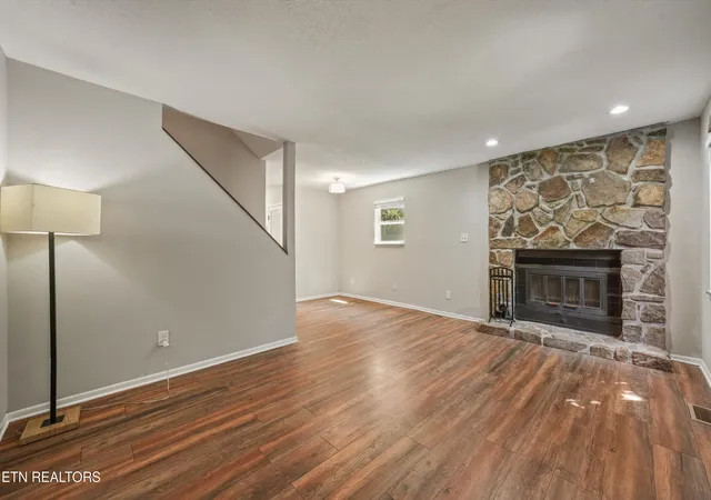 Listing Photo 5 - Condo for sale in building located at 617 Idlewood, Knoxville, TN 37923 - Unit #D