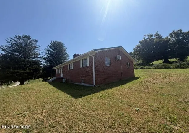 Photo 2 of Single family home for sale at 526 Blue Holw Rd, Rose Hill, VA 24281 | MLS# 1354220 | Listing updated on 2026-09-03