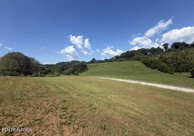 Photo 4 of Single family home for sale at 526 Blue Holw Rd, Rose Hill, VA 24281 | MLS# 1354220 | Listing updated on 2026-09-03