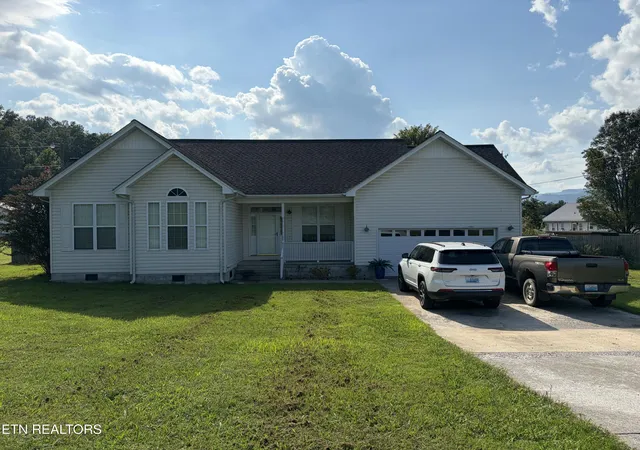Photo 1 of Single family home for sale at 800 S 28th Street, Middlesboro, KY 40965 | MLS# 1354108 | Listing updated on 2026-09-02