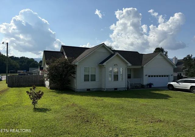 Photo 2 of Single family home for sale at 800 S 28th Street, Middlesboro, KY 40965 | MLS# 1354108 | Listing updated on 2026-09-02