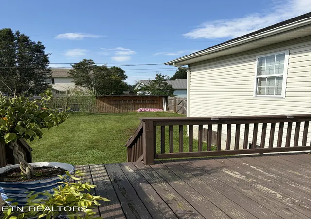 Photo 3 of Single family home for sale at 800 S 28th Street, Middlesboro, KY 40965 | MLS# 1354108 | Listing updated on 2026-09-02