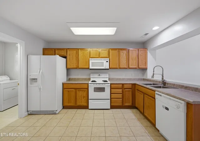 Photo 4 of Condo for sale at 6946 La Christa Way, Knoxville, TN 37921 | MLS# 1354189 | Listing updated on 2026-09-13