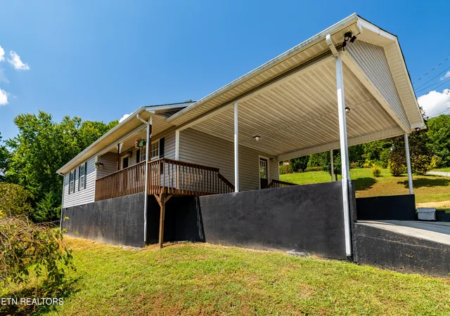 Photo 1 of Single family home for sale at 303 N 16th Street, La Follette, TN 37766 | MLS# 1354150 | Listing updated on 2026-09-02