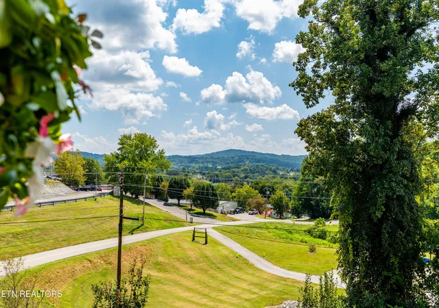 Photo 3 of Single family home for sale at 303 N 16th Street, La Follette, TN 37766 | MLS# 1354150 | Listing updated on 2026-09-02
