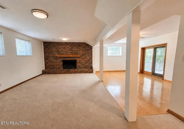 Photo 4 of Sale Pending at 18 Moore Ln, Oak Ridge, TN 37830 | MLS# 1354206 | Listing updated on 2026-09-19