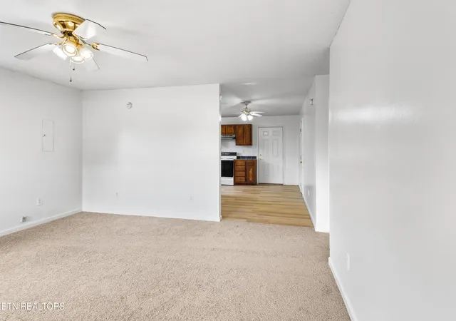 Photo 4 of Single family home for sale at 623 Loudon Hwy, Kingston, TN 37763 | MLS# 1354472 | Listing updated on 2026-09-04