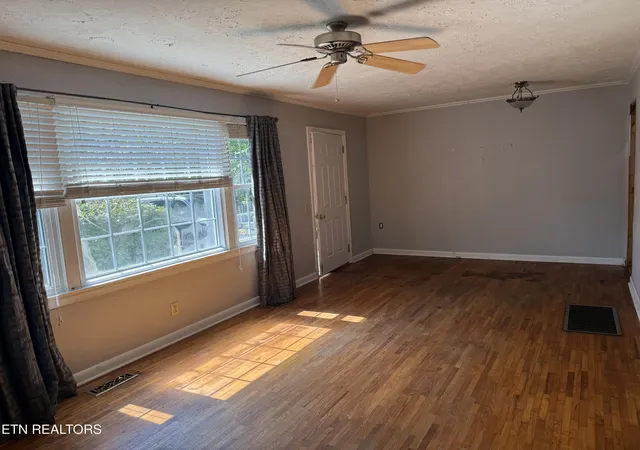 Photo 2 of Single family home for sale at 220 Kenneth St, Athens, TN 37303 | MLS# 1354152 | Listing updated on 2026-09-05