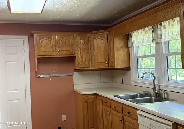 Photo 3 of Single family home for sale at 220 Kenneth St, Athens, TN 37303 | MLS# 1354152 | Listing updated on 2026-09-05