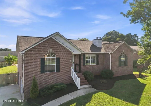 Photo 1 of Single family home for sale at 306 Woodsboro Ln, Maryville, TN 37804 | MLS# 1354628 | Listing updated on 2026-09-18