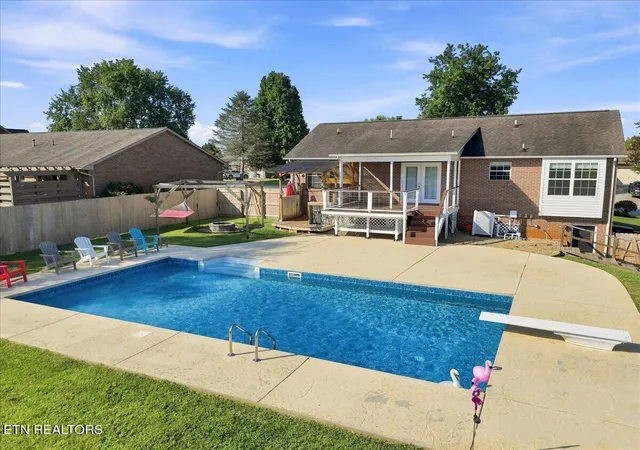 Photo 2 of Single family home for sale at 306 Woodsboro Ln, Maryville, TN 37804 | MLS# 1354628 | Listing updated on 2026-09-18