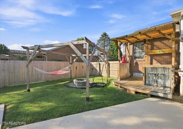 Photo 4 of Single family home for sale at 306 Woodsboro Ln, Maryville, TN 37804 | MLS# 1354628 | Listing updated on 2026-09-18