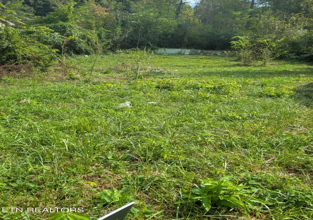 Photo 2 of Sale Pending at 23 Martin Ln, Middlesboro, KY 40965 | MLS# 1355171 | Listing updated on 2026-09-21