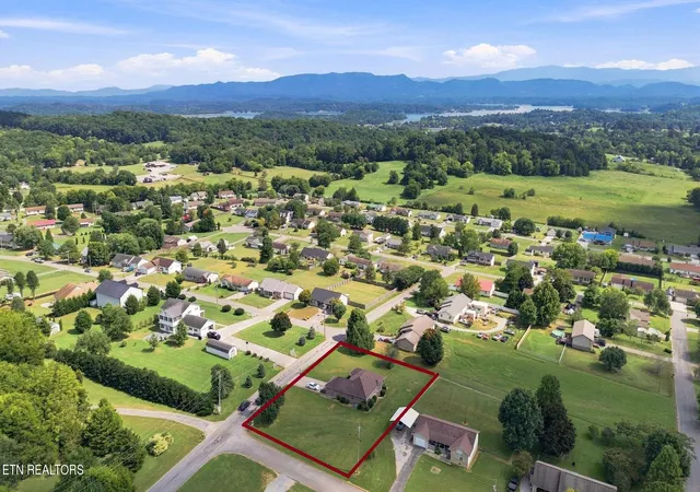 Photo 2 of Single family home for sale at 114 St Paul Dr, Dandridge, TN 37725 | MLS# 1354190 | Listing updated on 2026-09-04