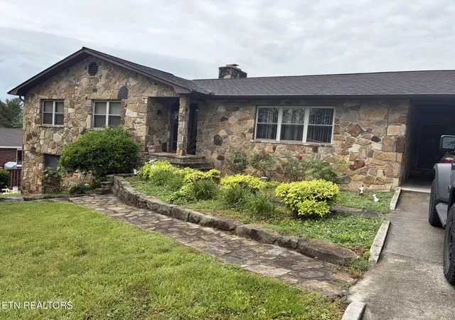 Photo 1 of Single family home for sale at 119 Mountain View Rd, Jacksboro, TN 37757 | MLS# 1354188 | Listing updated on 2026-09-12